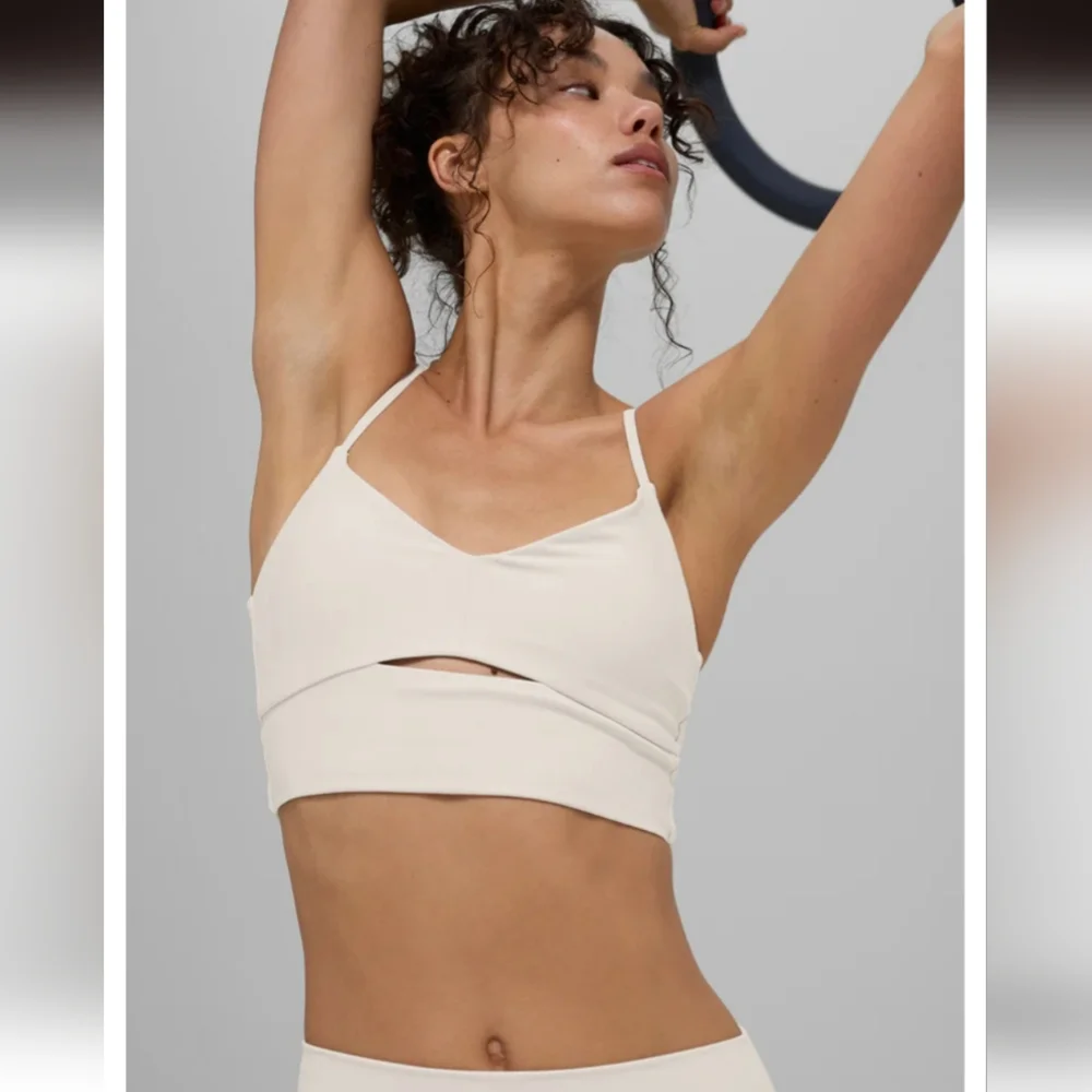 ALO Yoga Alosoft Highlight Bra in Cream - Picture 8 of 9
